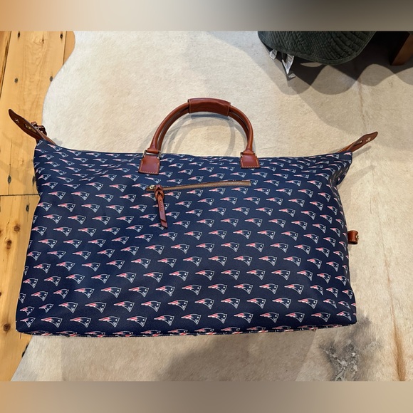 RARE Patriots NFL Dooney & Bourke Weekender Bag - Picture 5 of 6